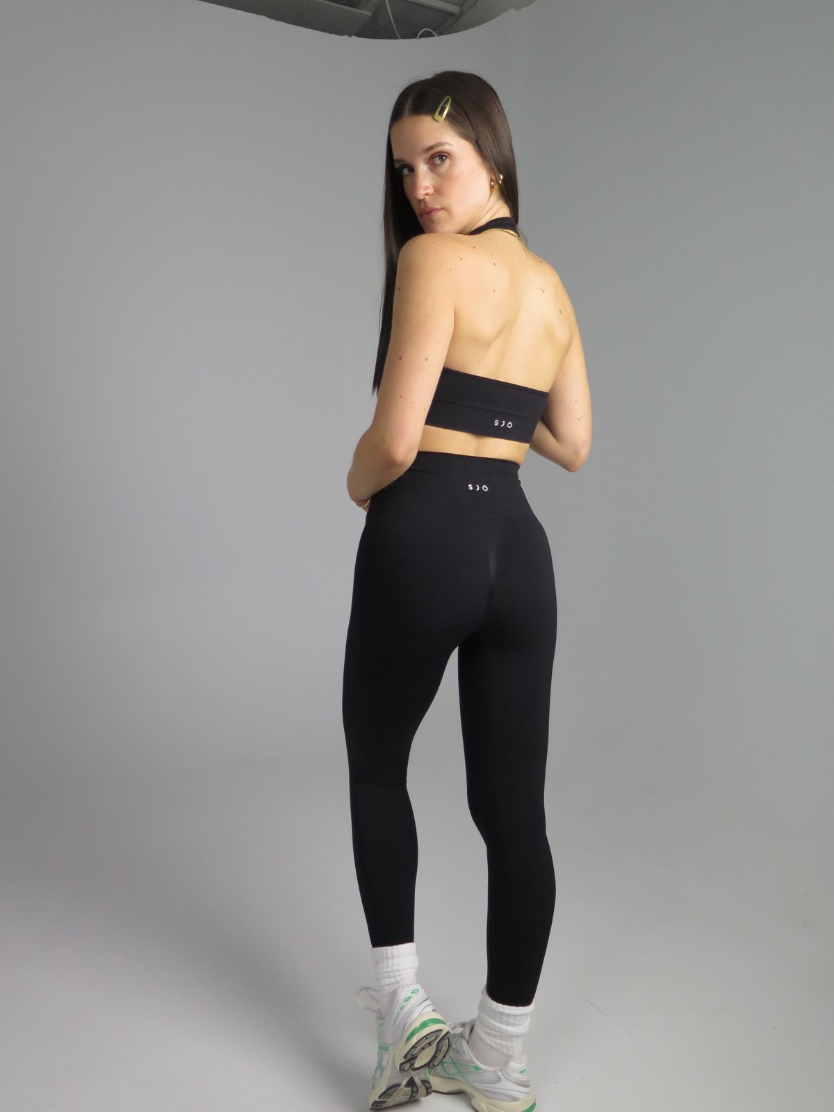 SEAMLESS SCRUNCH LEGGINGS / BLACK