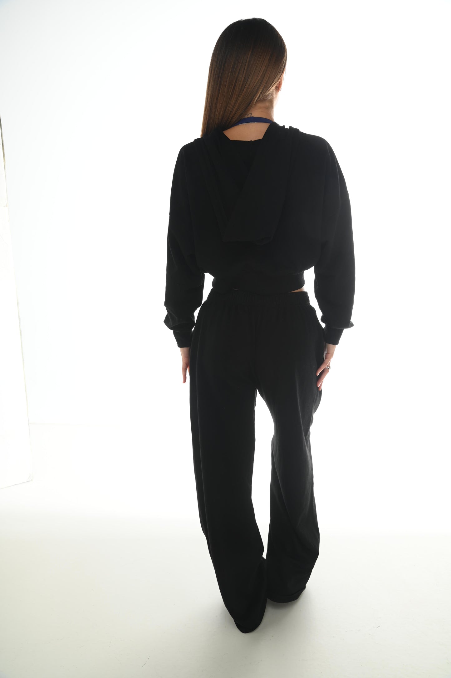 SIRI CROPPED HOODIE - BLACK