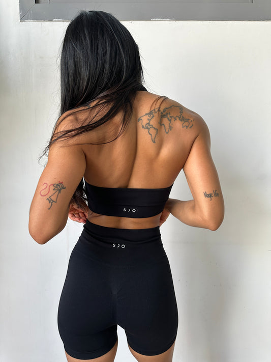 SEAMLESS SCRUNCH SHORTS - BLACK