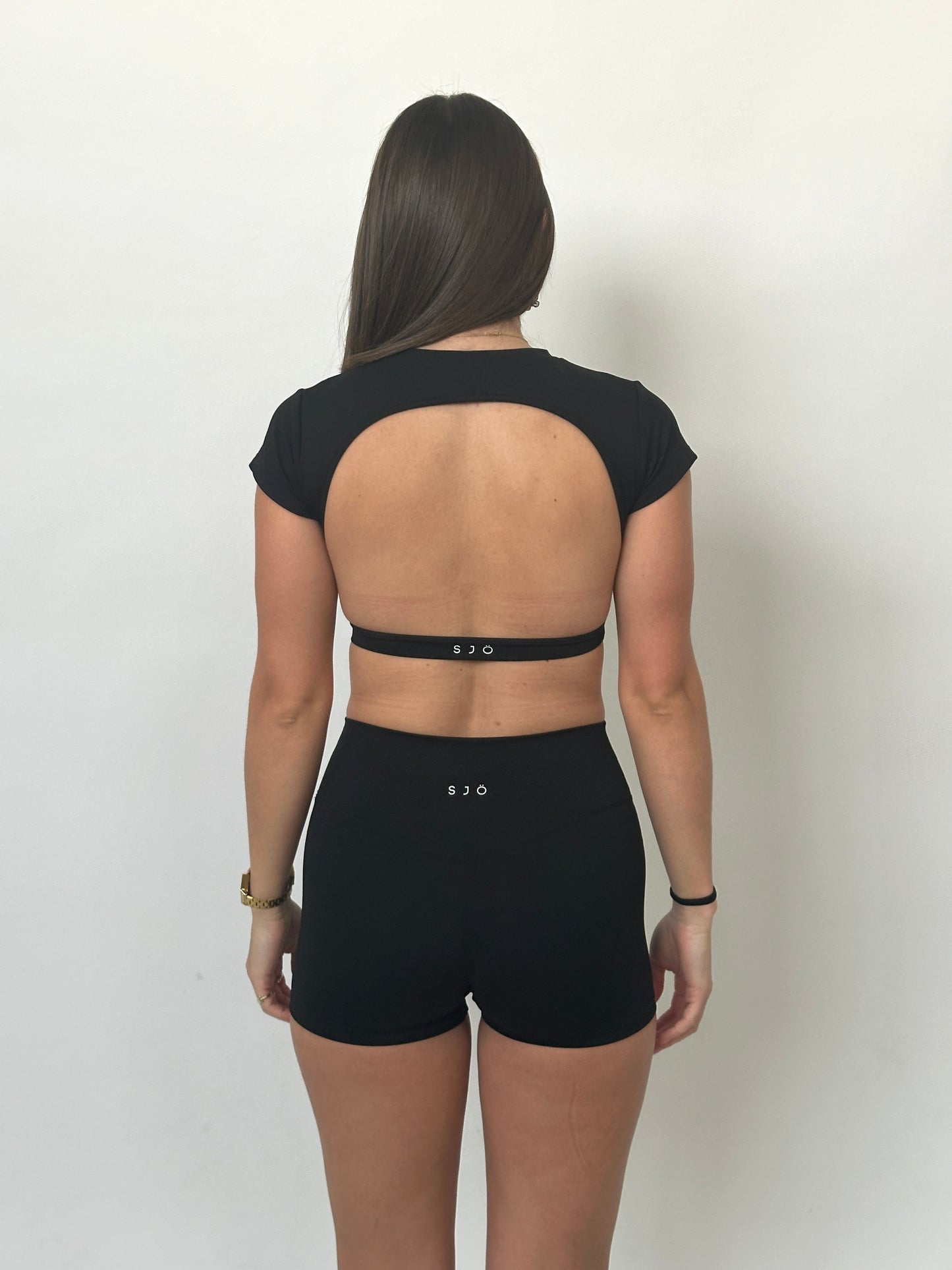 AURA SHORTS - BLACK